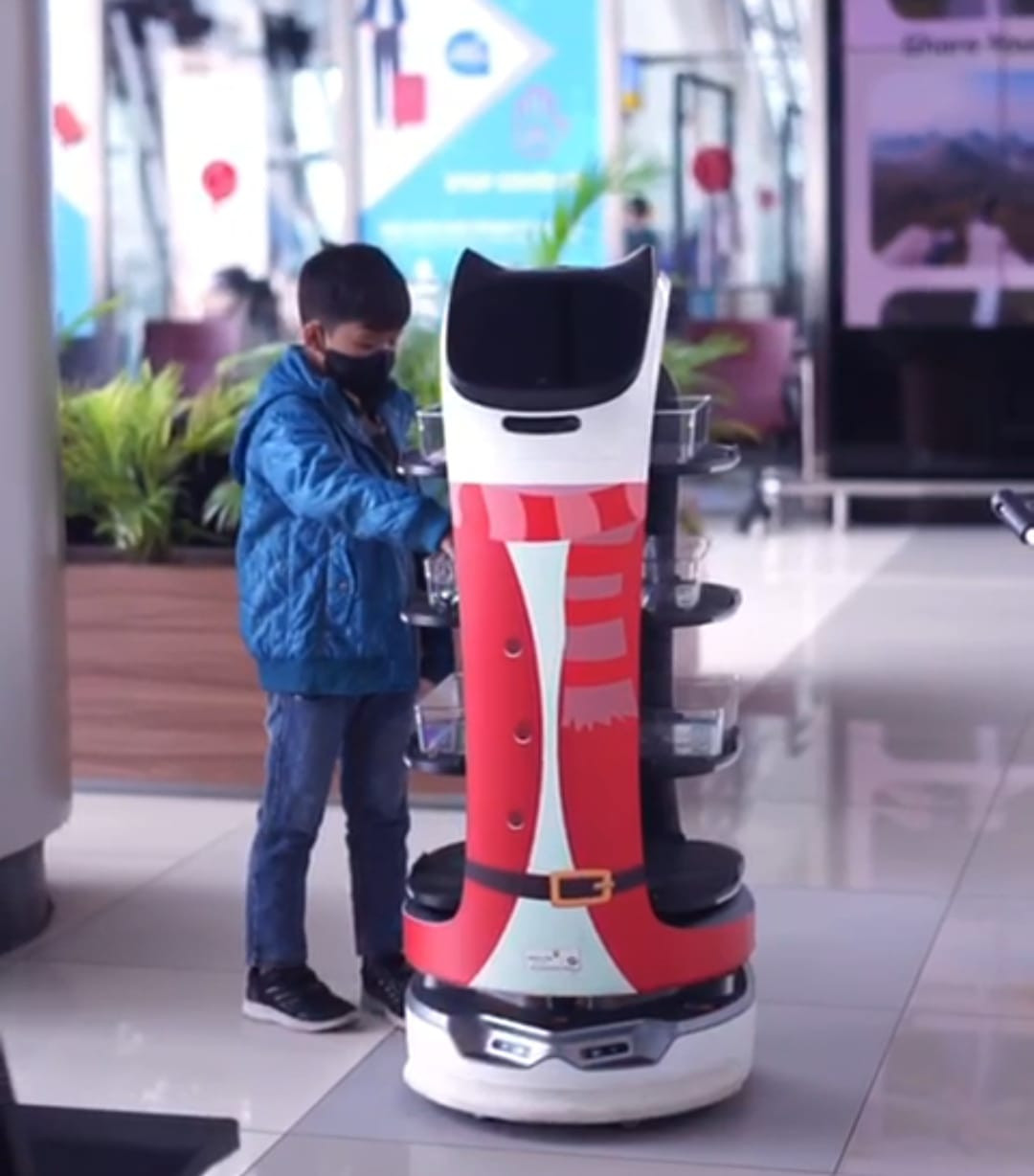 PT Angkasa Pura II perkenalkan robot pelayan